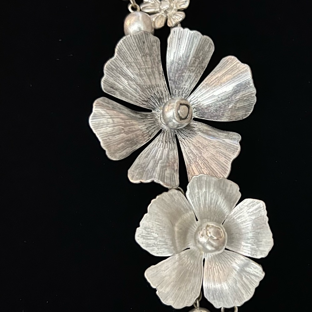 Jessica Simpson Silver Tone Flower Necklace & Bracelet Set - Picture 4 of 11